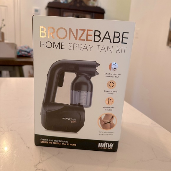 Mine Tan Bronze Babe Home Tanning Kit. Never been used.